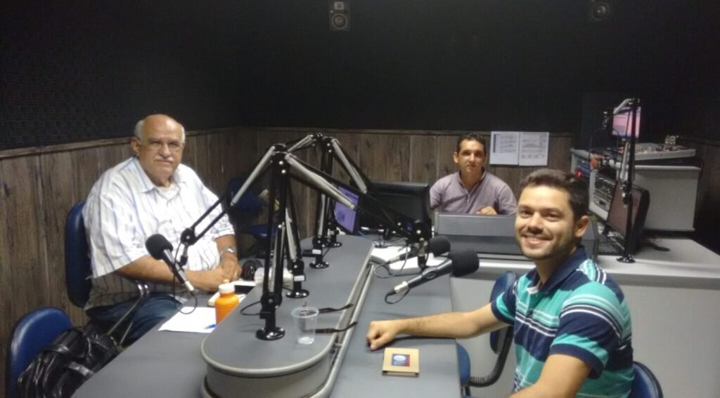 Entrevista à Rádio Farol FM.